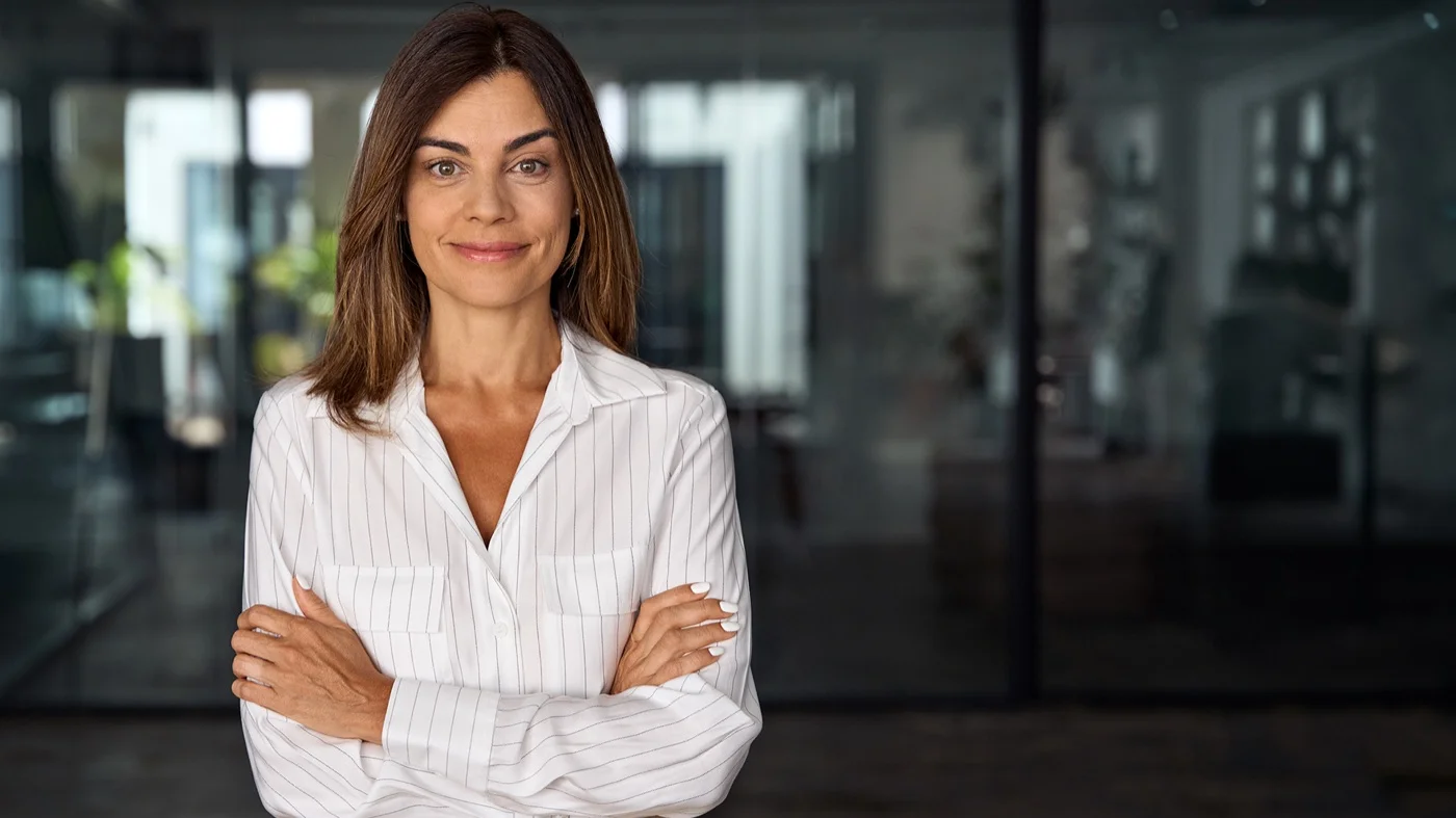 Recruteuse indépendante dans son espace de travail